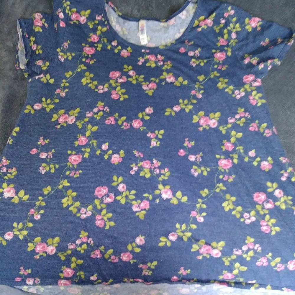 Beautiful rose Lularoe Classic T